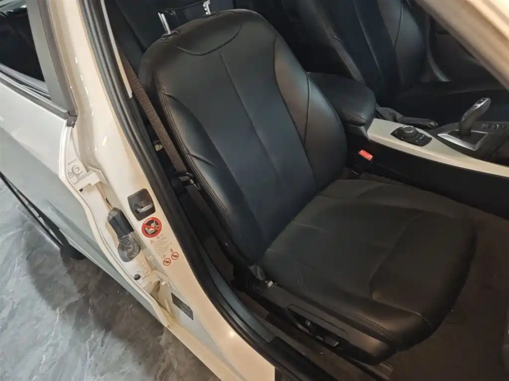 BMW 1 Series (Import) 2013 Facelift 118i Leading Model фото 25