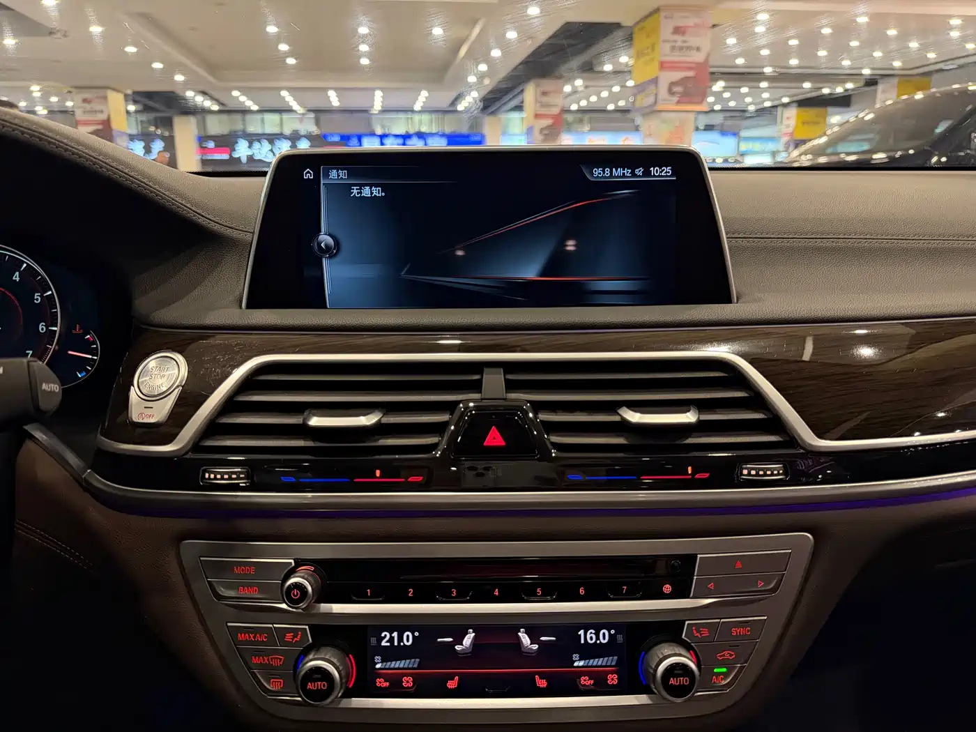 BMW 7 Series 2017 730Li Leading Edition фото 10