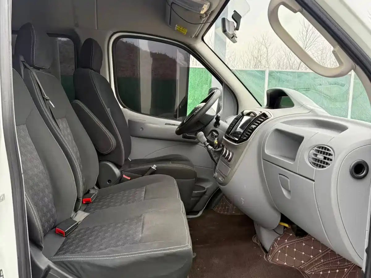 SAIC Maxus Xintu V80 2019 Model 2.5T Classic 6-speed manual Aoyuntong long wheelbase medium roof 7-seater фото 5