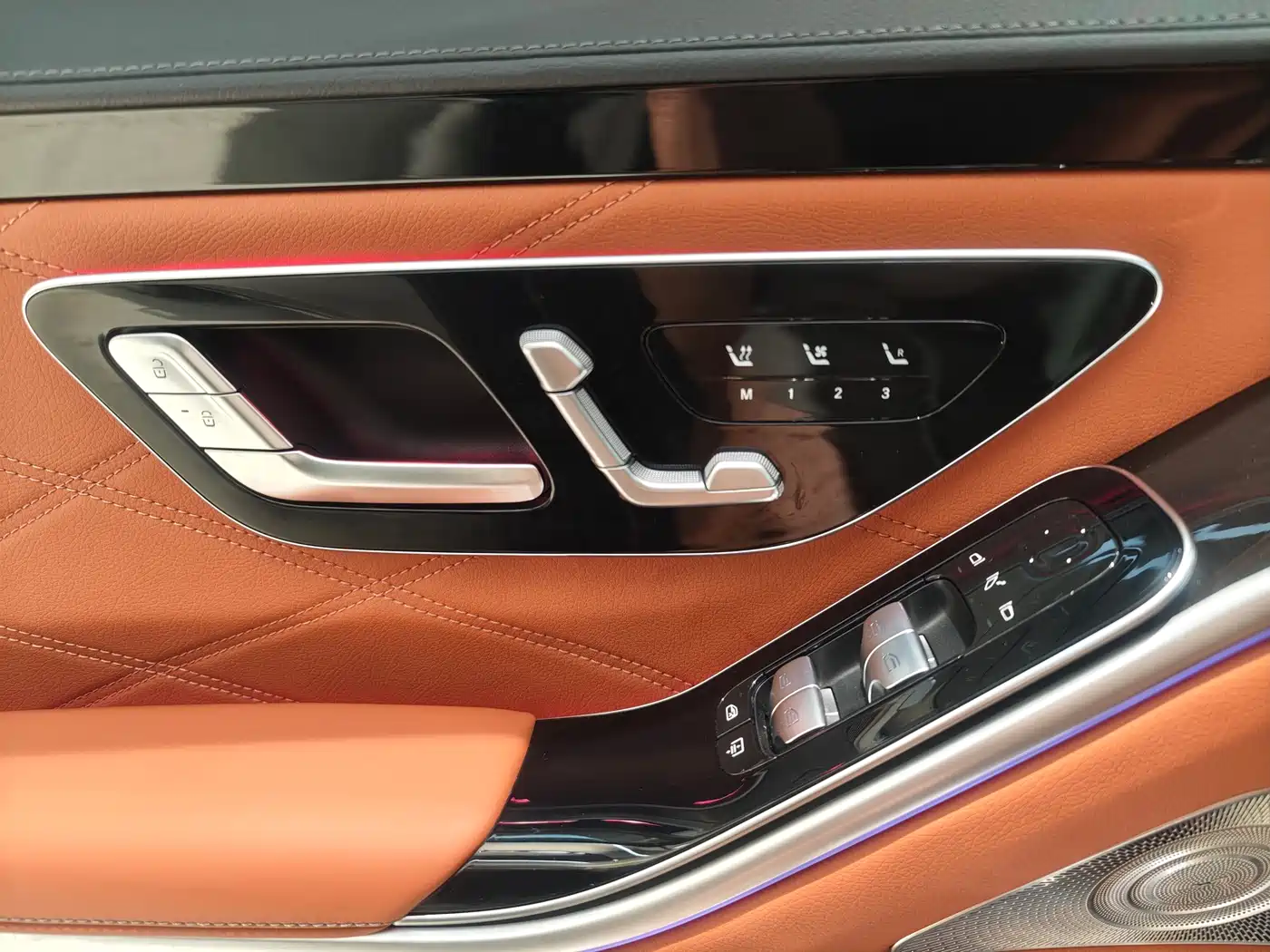 Mercedes-Benz Maybach S-Class 2025 Model S 480 4MATIC фото 8