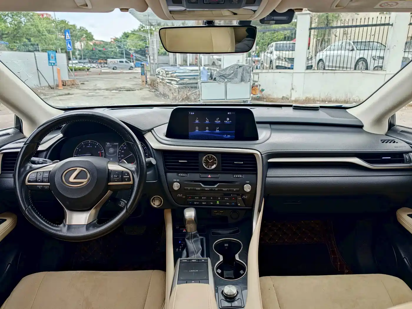 Фото 5 - Lexus RX