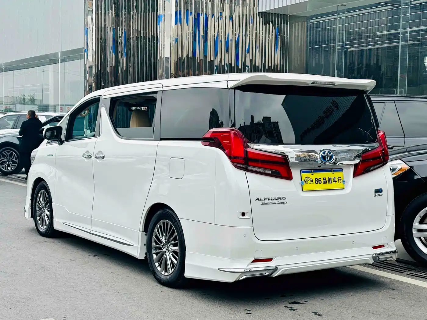 Toyota Alphard 2019 Hybrid 2.5L Premium Edition фото 5