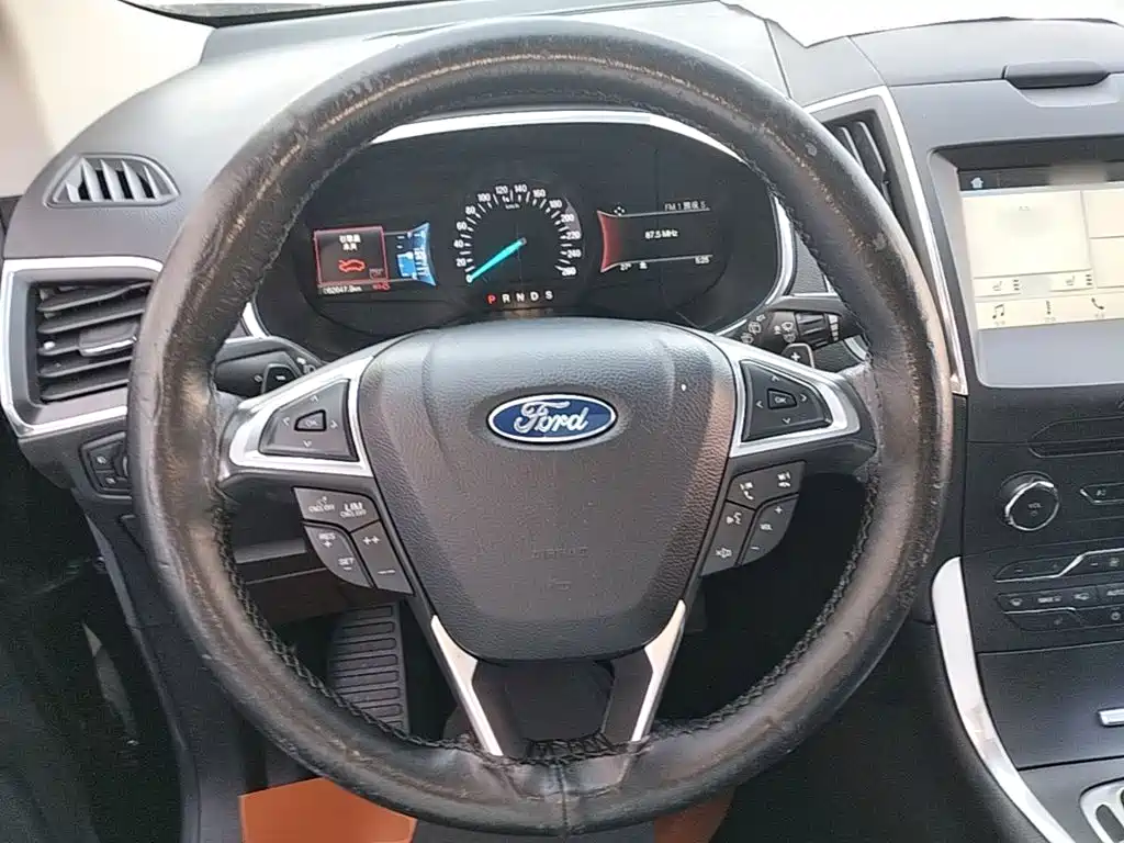 Фото 7 - Ford Edge
