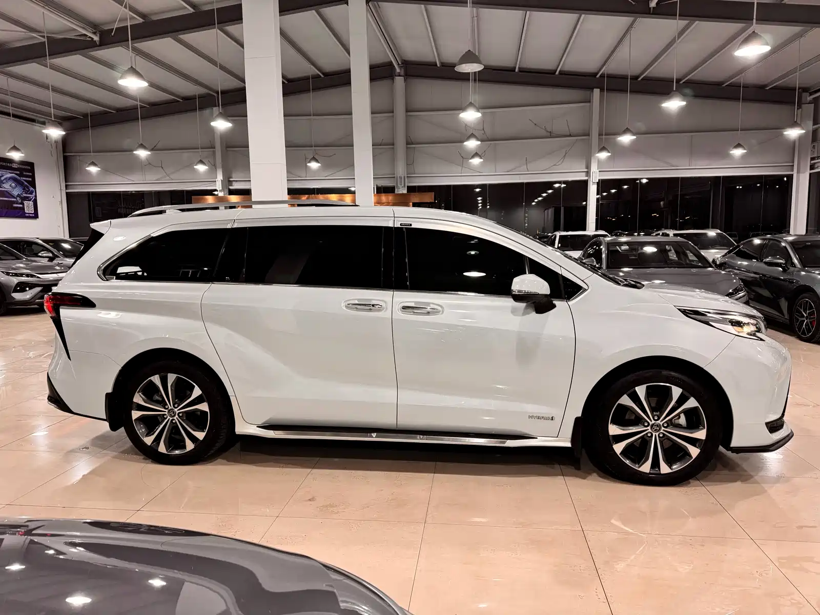 Фото 4 - Toyota Granvia