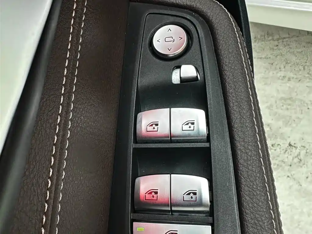 BMW 1 Series 2022 120i M Sport Shadow Edition фото 16