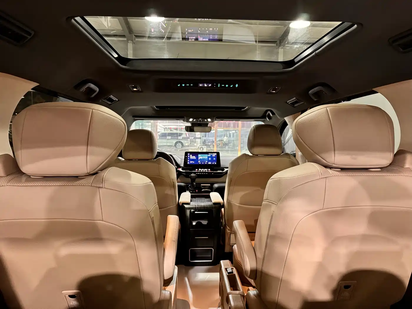 Toyota Granvia 2023 2.5L Hybrid Prestige PLUS Edition фото 20