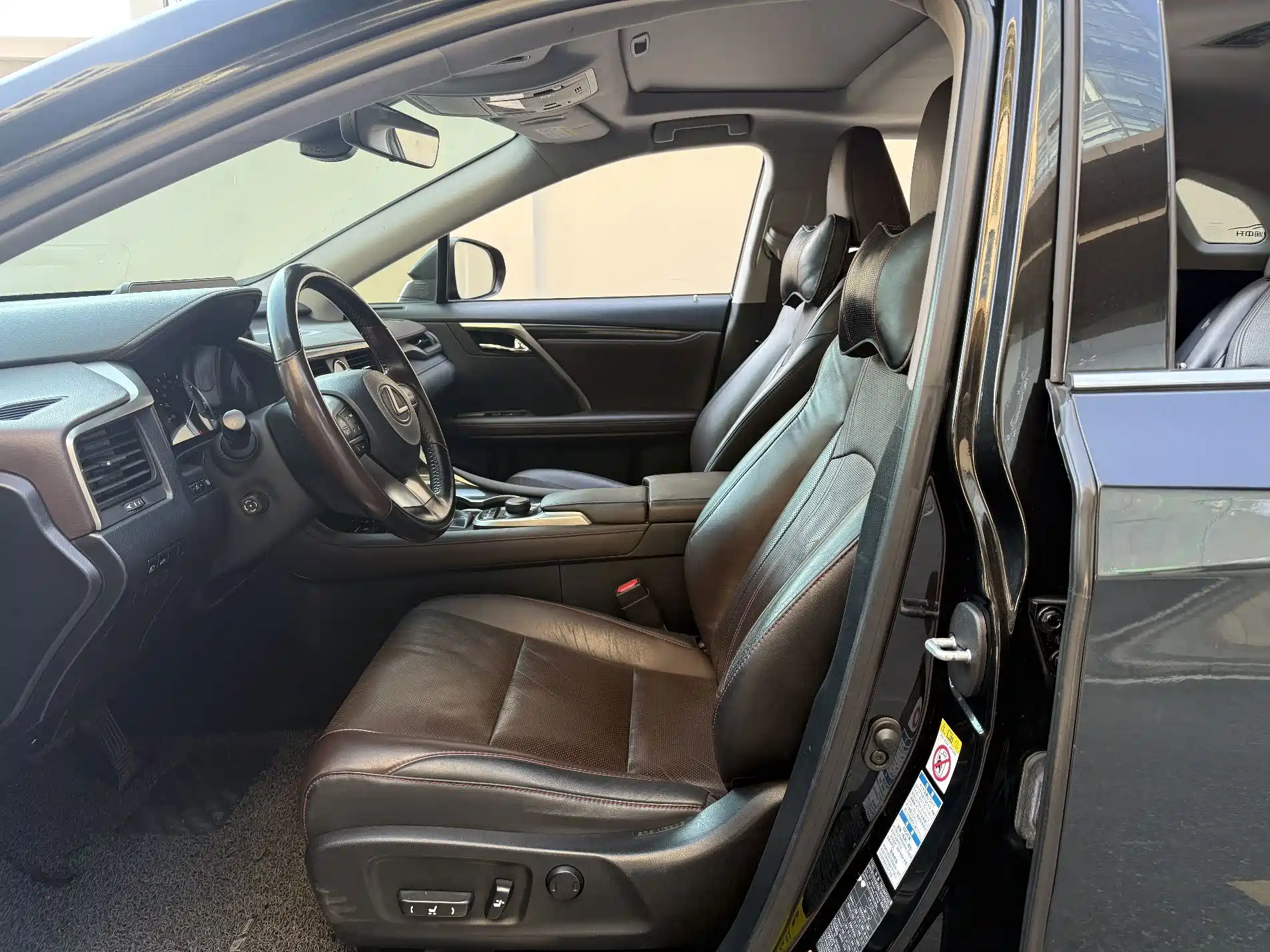 Фото 10 - Lexus RX