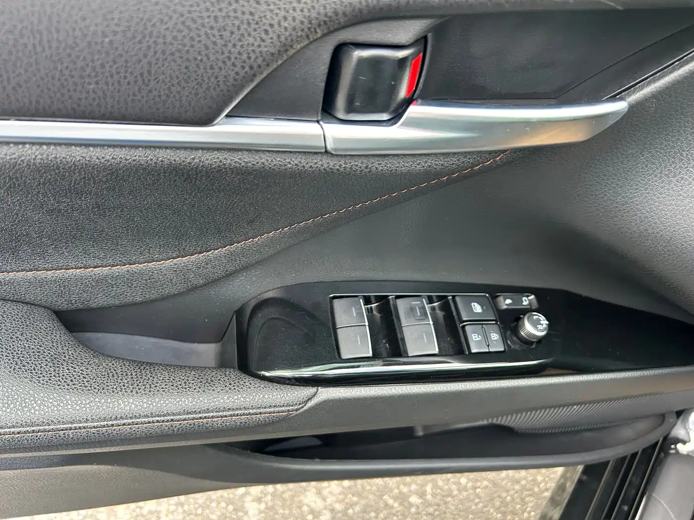Photo 19 - Toyota Camry