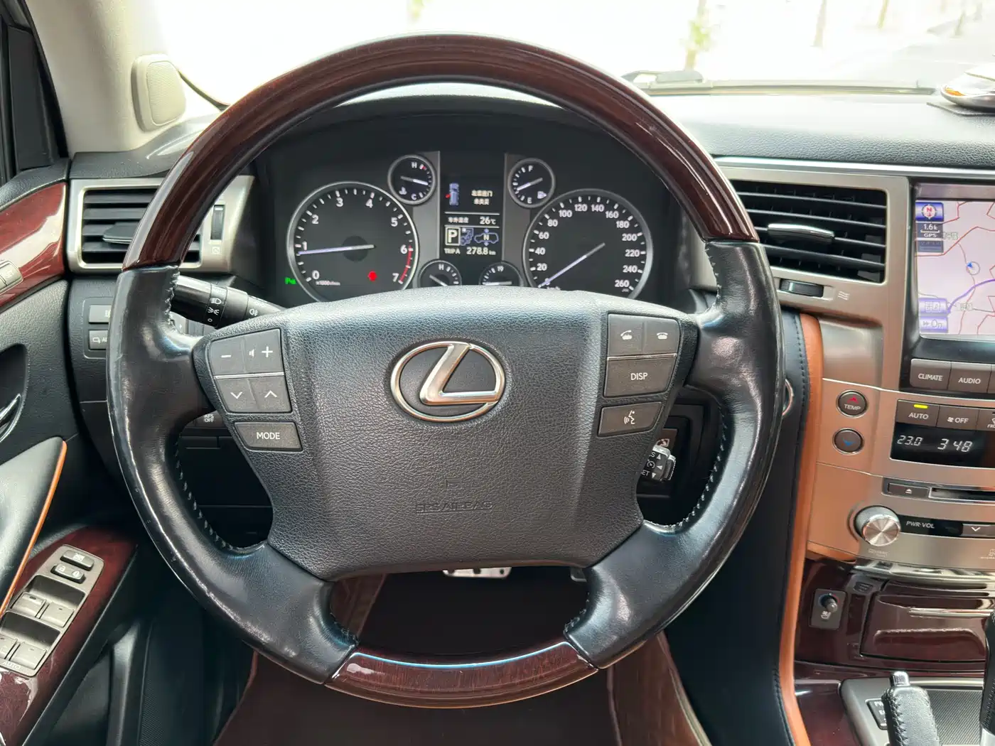 Lexus LX 2013 570 фото 13