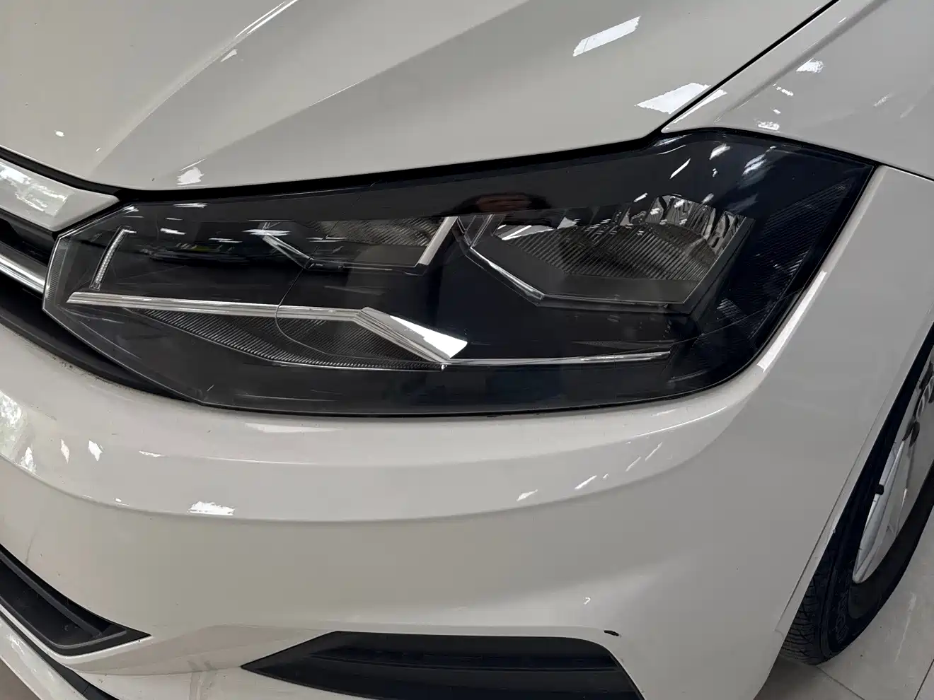 VOLKSWAGEN POLO