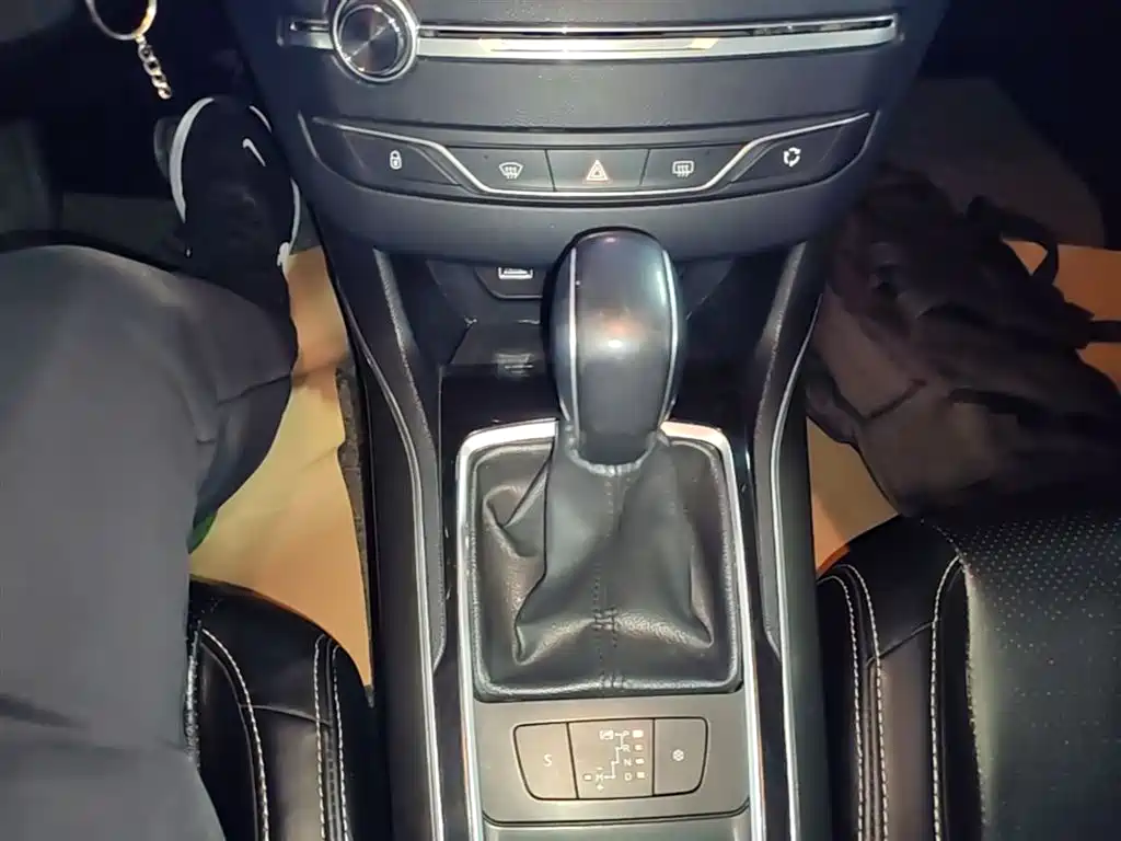 Peugeot 408 2014 1.8L Automatic Luxury Edition фото 14