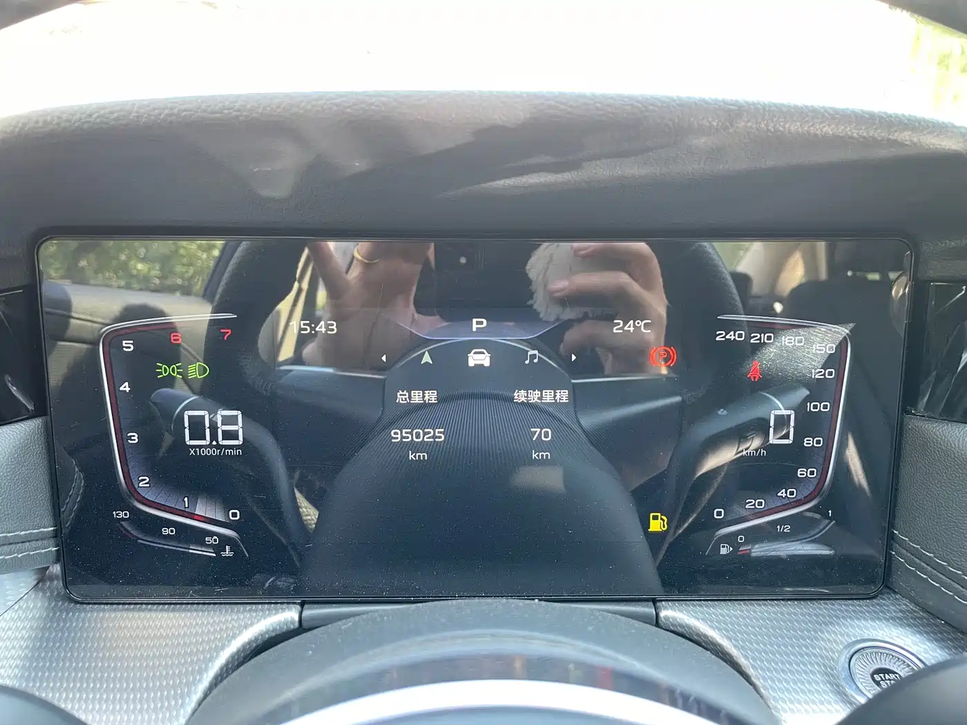 Hongqi H5 2024 1.5T DCT Smart Connect Flag Rhythm Edition фото 19