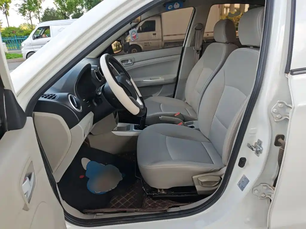 Changan Yuexiang V3 2018 2015 1.4L Manual Cozy (China V)