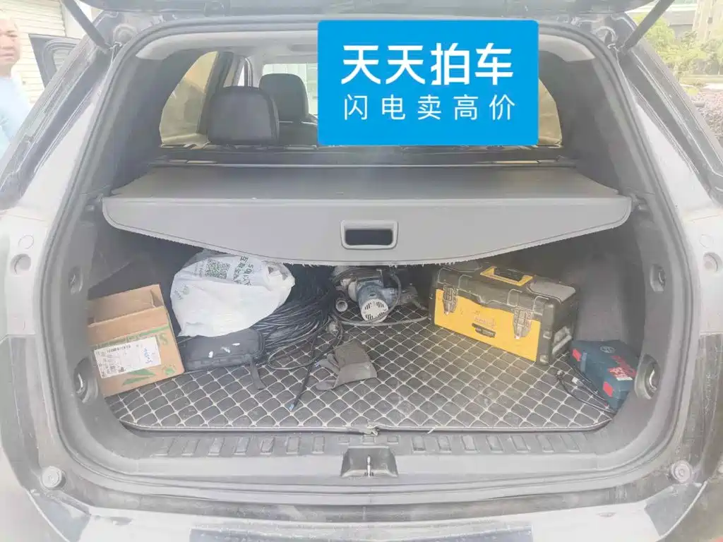 Photo 4 - Chevrolet Equinox