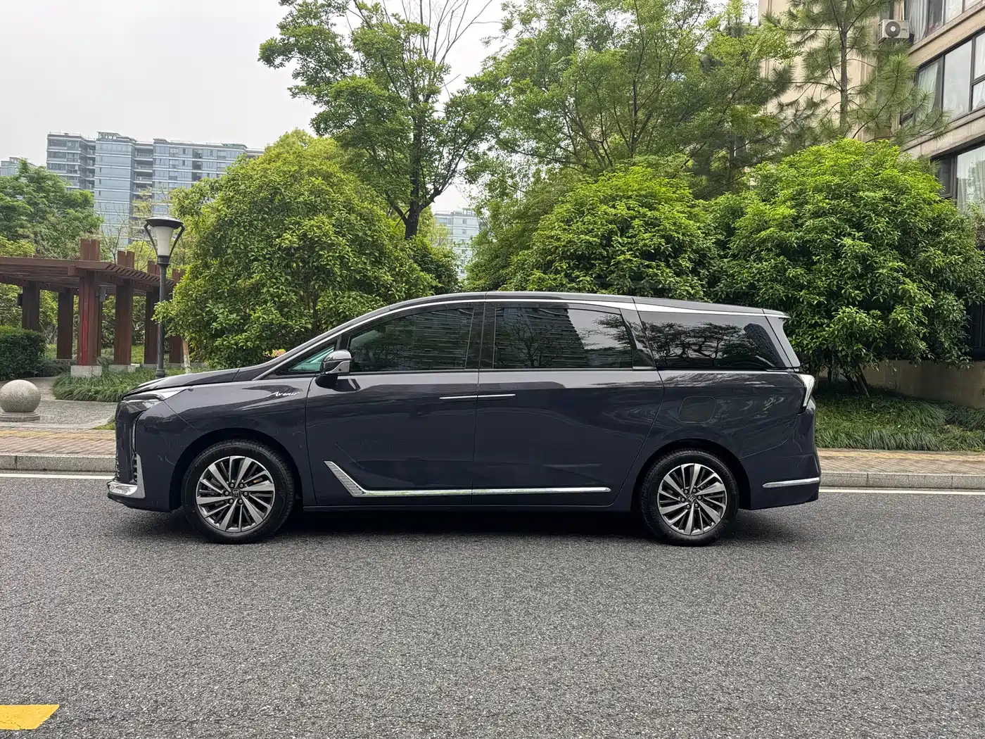 Buick GL8 New Energy 2026 Luzun Premium Luxury Avenir Edition фото 3