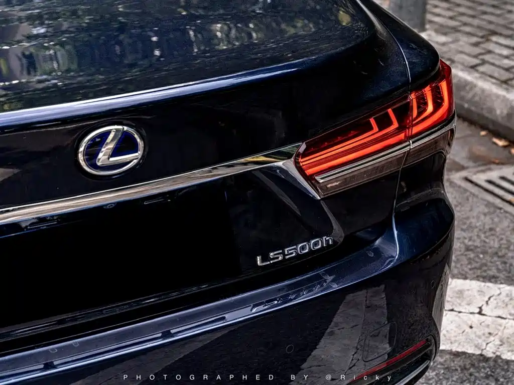 Lexus LS 2018 500h Excellence Edition China V фото 14