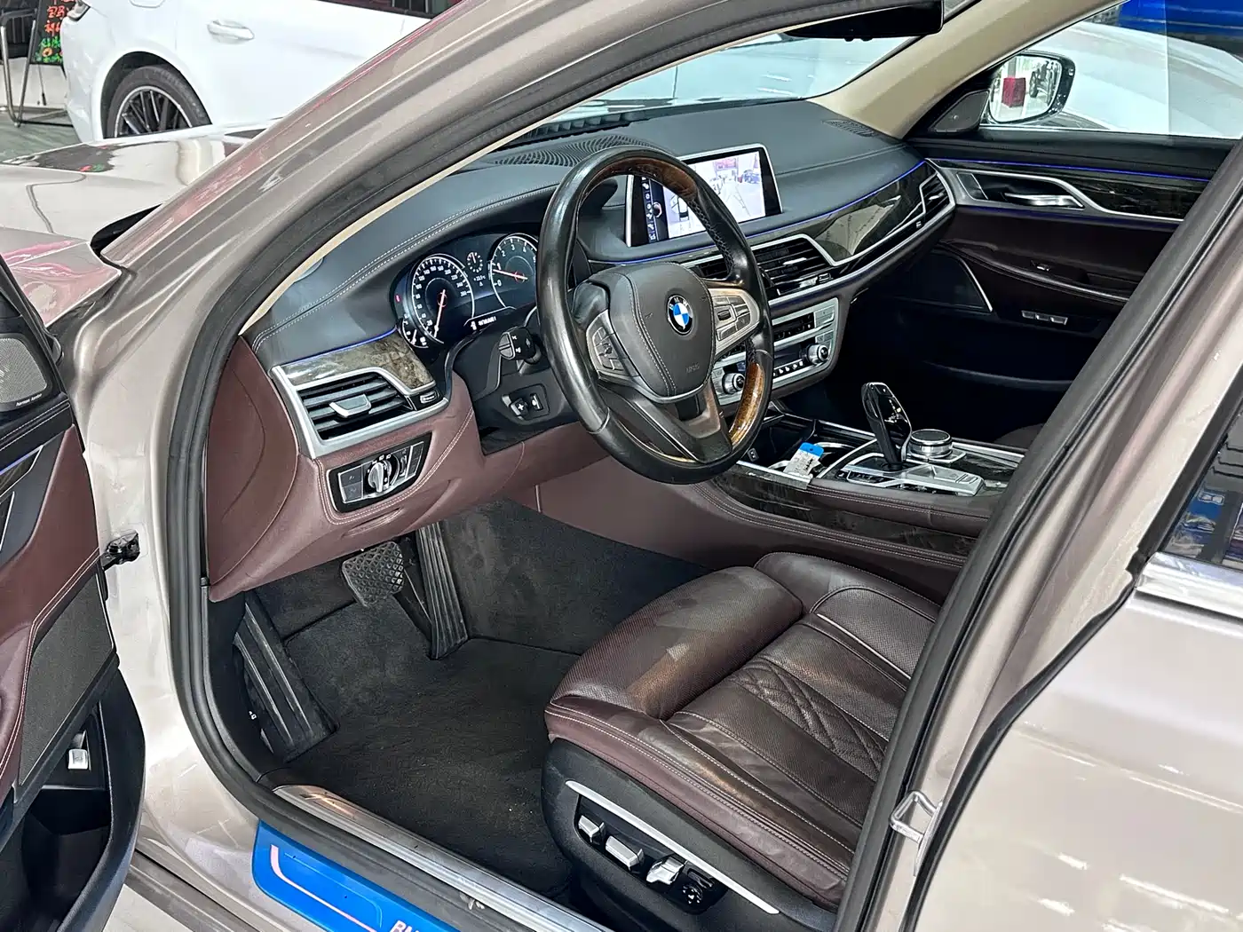 BMW 7 Series 2017 730Li Luxury Edition фото 4