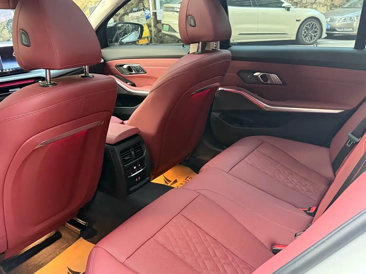BMW 3 Series 2025 330Li M Sport Night Edition фото 10