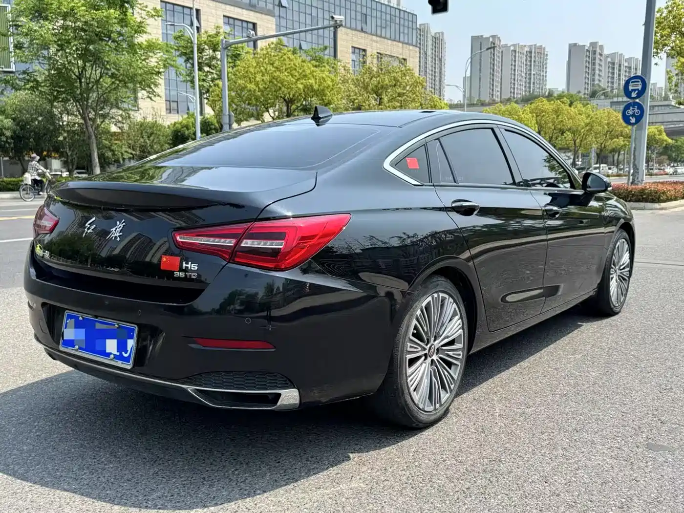 Hongqi H5 2022 Classic 1.8T Auto Smart Connect Flagship Comfort Edition фото 6
