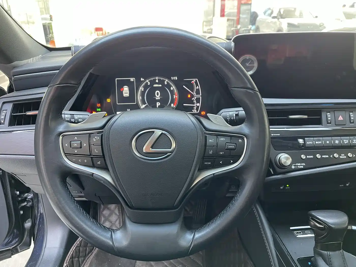 Lexus ES 2023 200 Excellence Edition фото 17