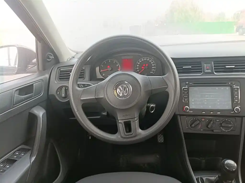 Volkswagen Santana 2015 1.4L Manual Trend Edition фото 11