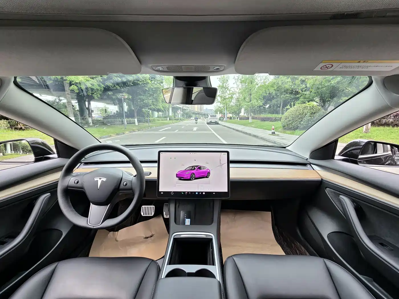 TESLA MODEL 3