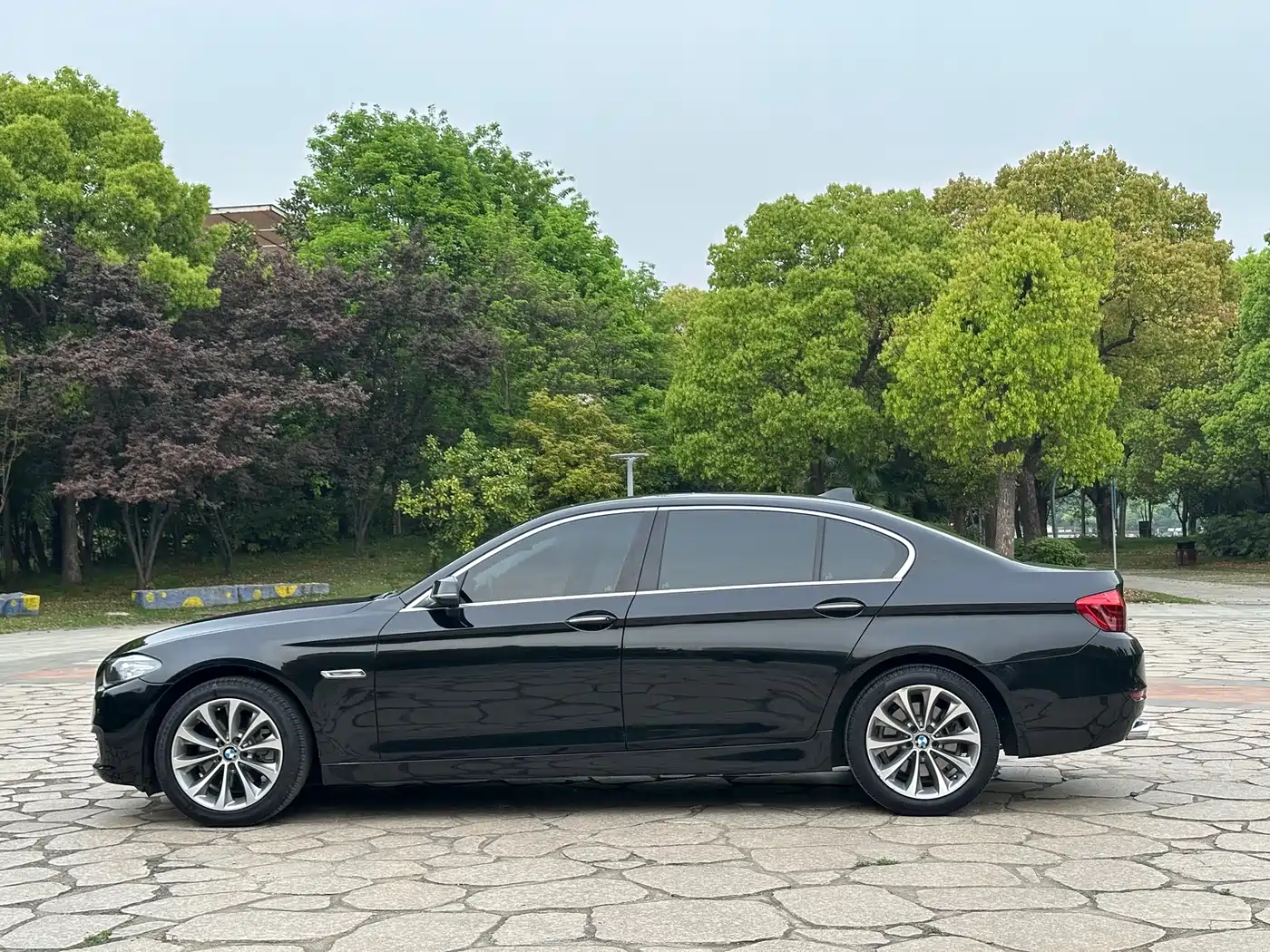 BMW 5 Series 2017 525Li Leading Edition фото 7