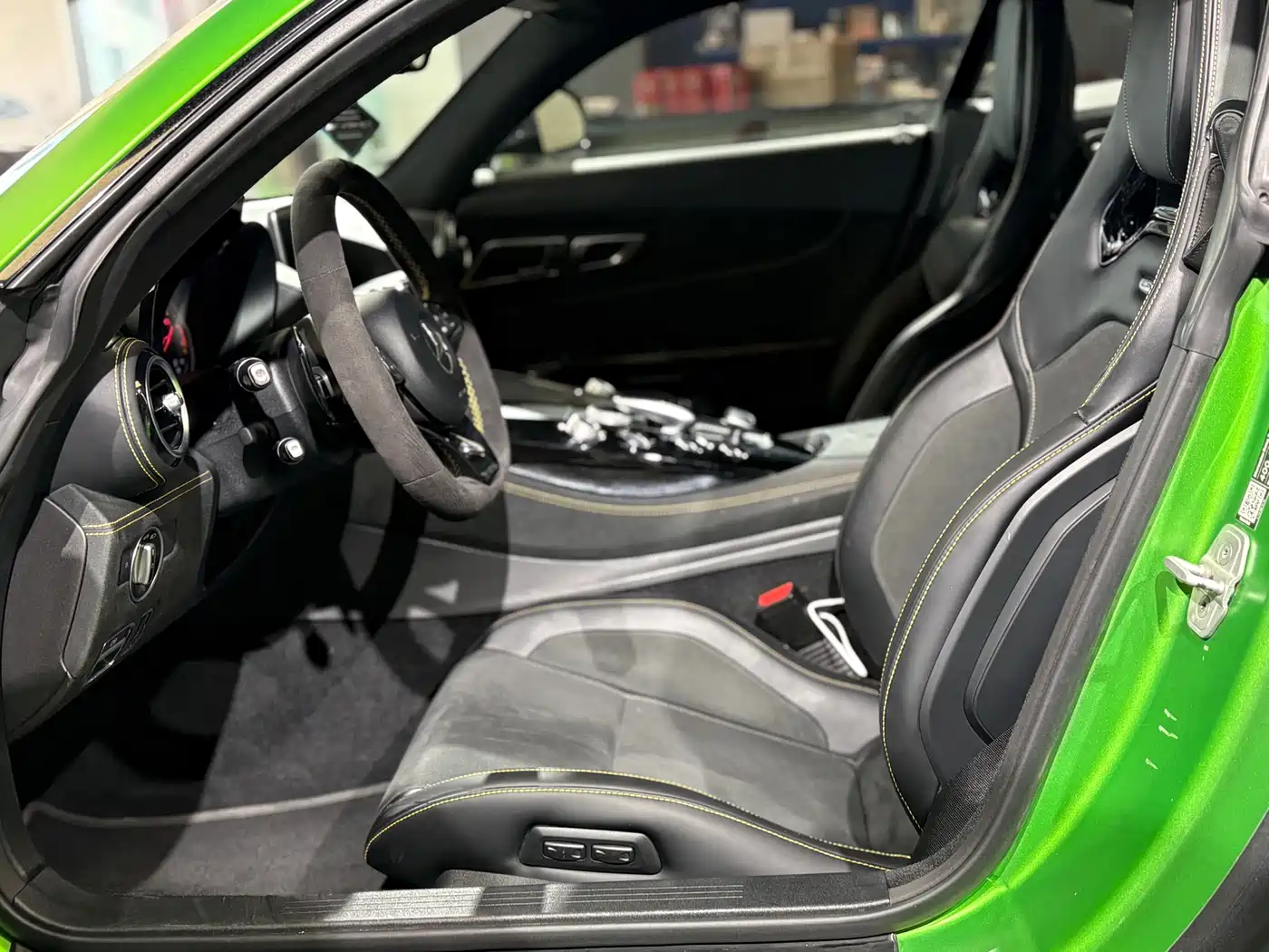 Mercedes-Benz AMG GT 2017 AMG GT R фото 13