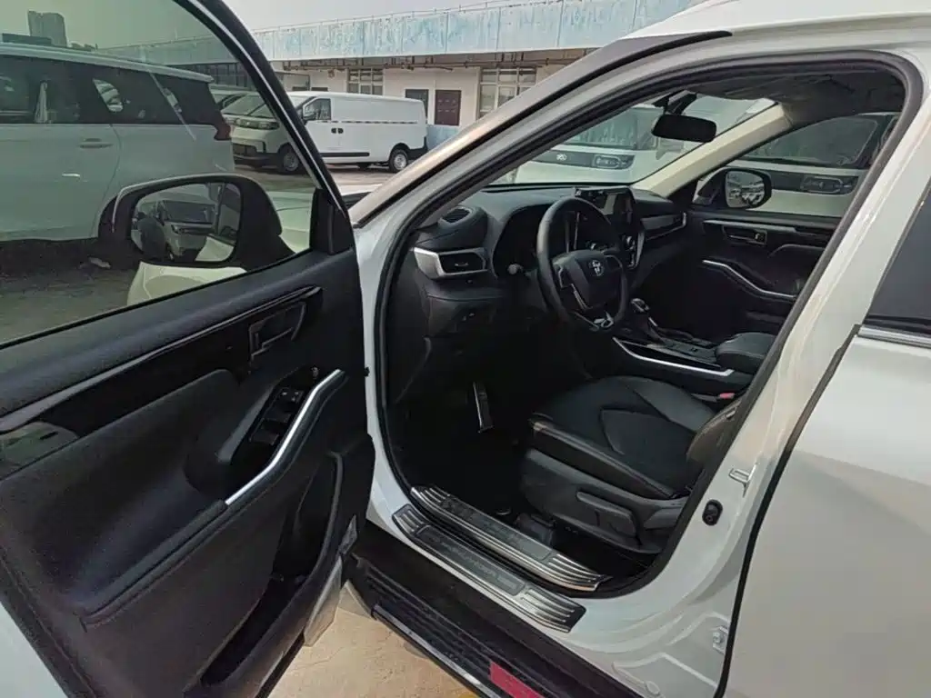 Photo 16 - Toyota Highlander