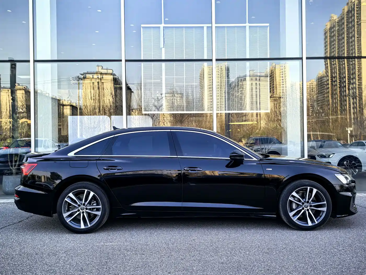 Audi A6L 2021 40 TFSI Luxury Sport фото 2