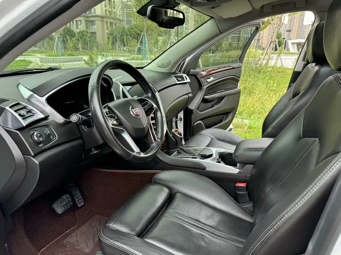 Cadillac SRX 2013 3.0L Leading фото 6