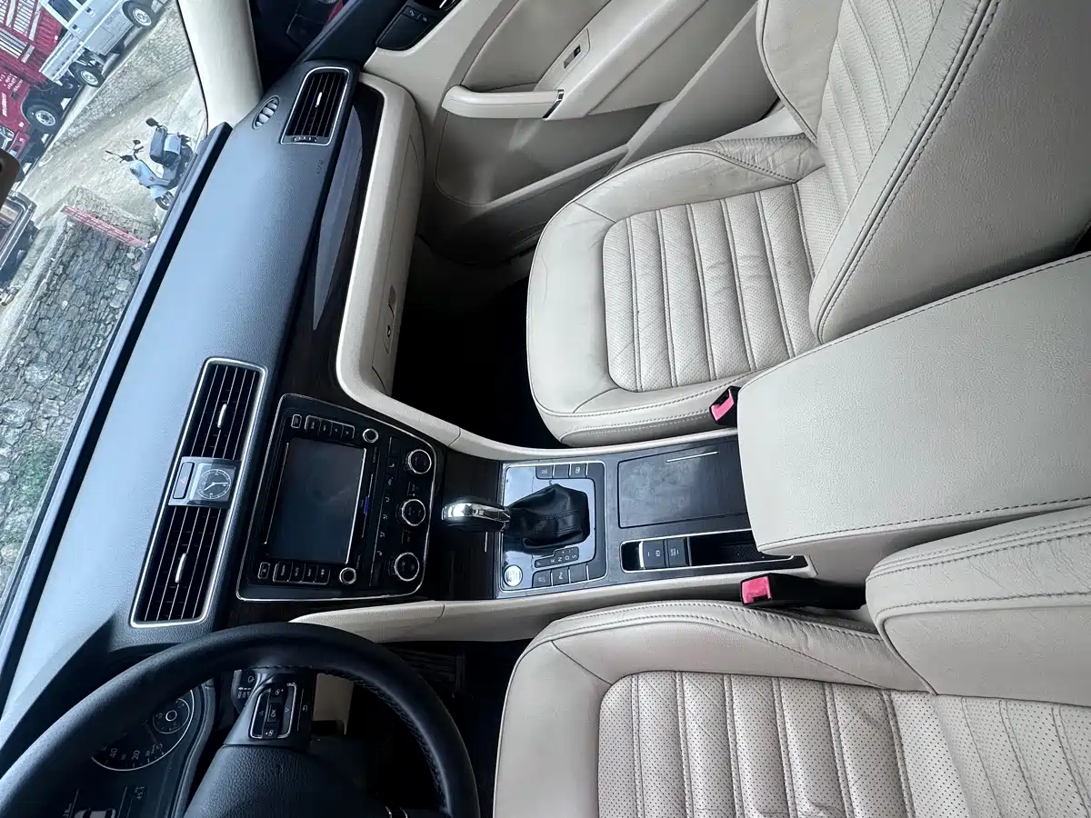 Volkswagen Passat 2014 1.8TSI DSG Executive Edition фото 9