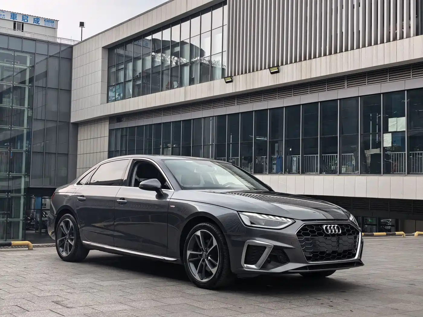 Audi A4L 2020 40 TFSI Fashion Dynamic Edition фото 4