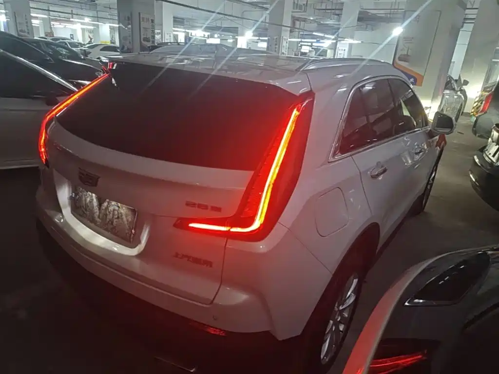 CADILLAC XT4