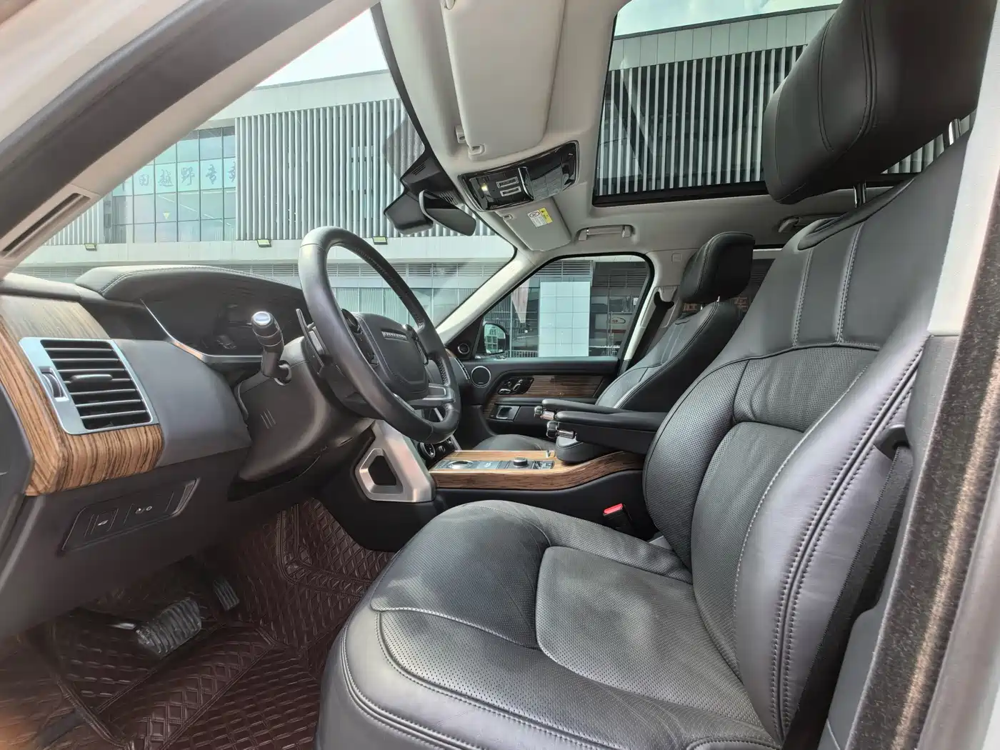 Land Rover Range Rover 2019 3.0 SCV6 Heritage Edition фото 11