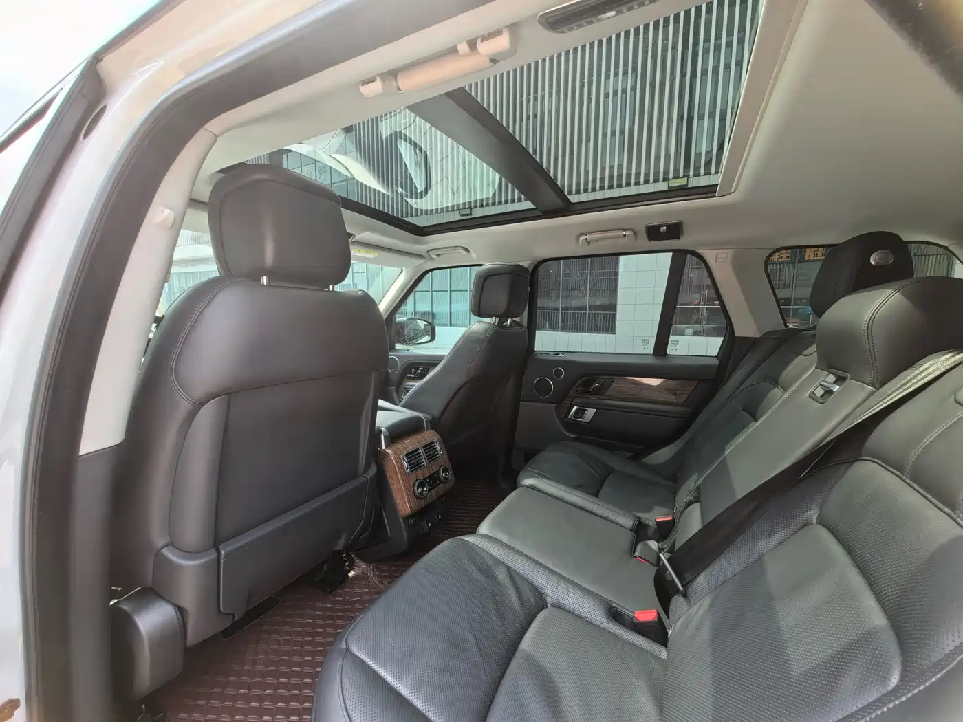 Land Rover Range Rover 2019 3.0 SCV6 Heritage Edition фото 9