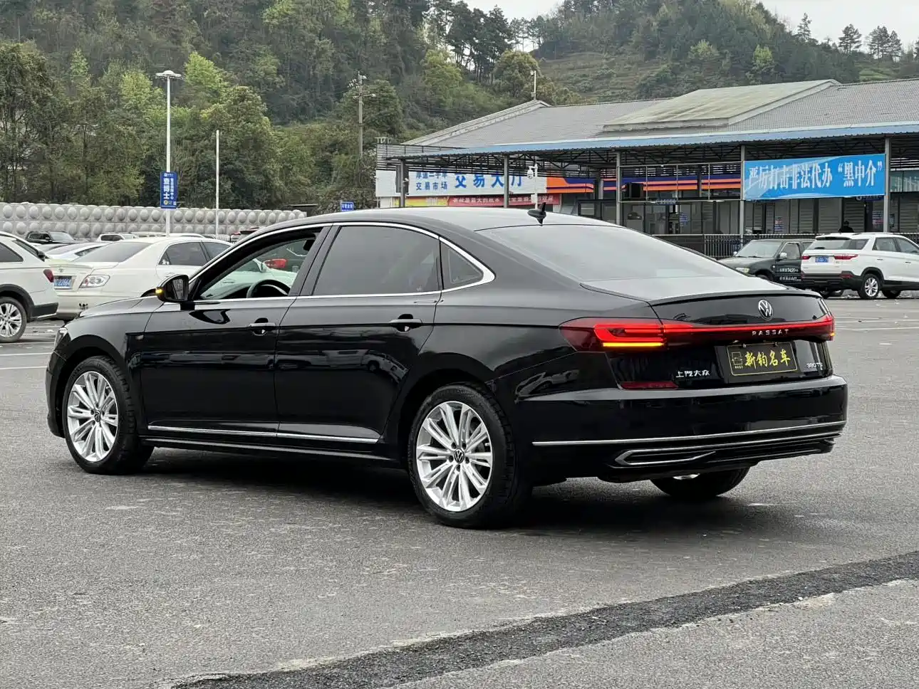 Volkswagen Passat 2023 280TSI Business Edition фото 15