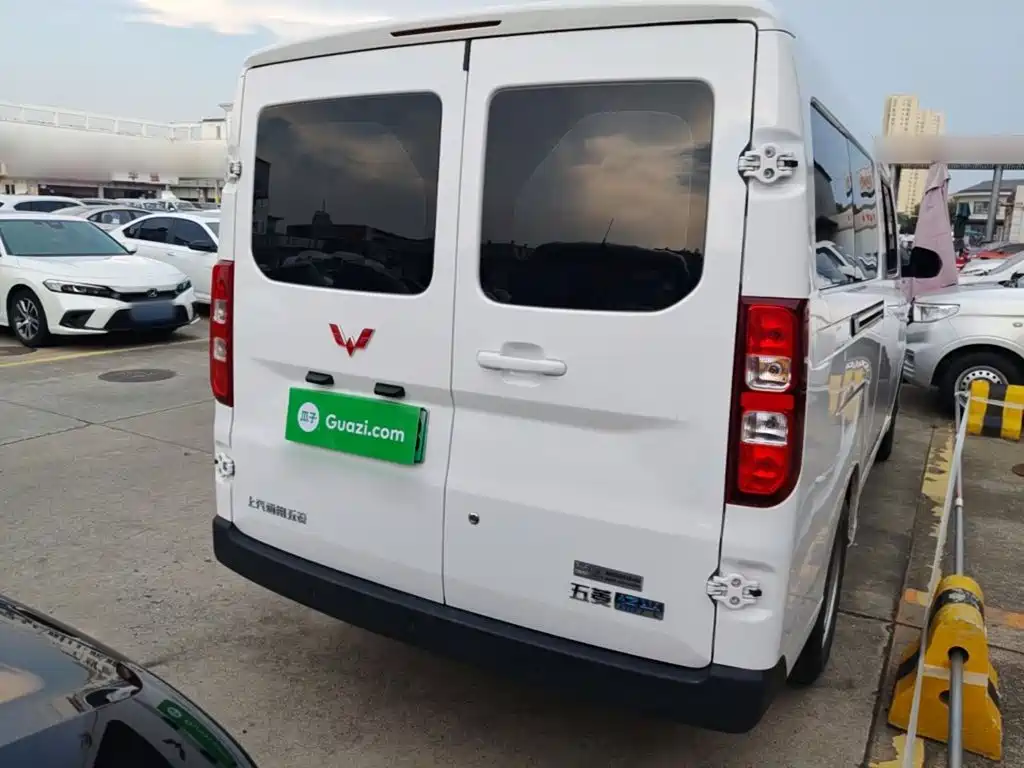 Wuling Motors Wuling Yangguang 2025 2024 300KM Comfort Bus Version 75kW