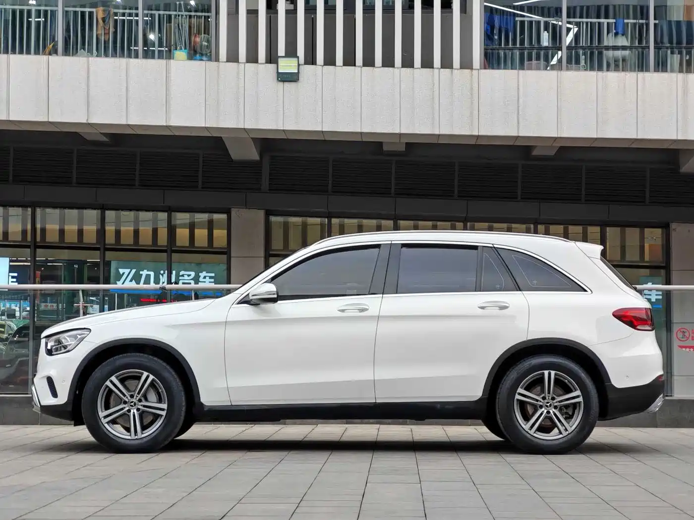 MERCEDES-BENZ GLC