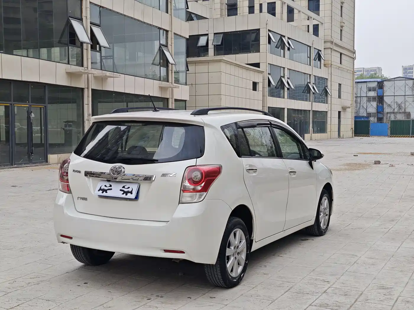 Toyota E'Z 2014 Xingyao 180E CVT Elite фото 5