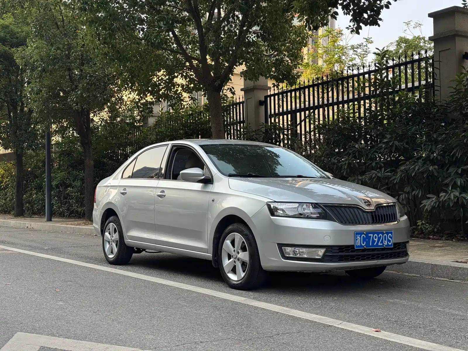 Photo 2 - Škoda Rapid
