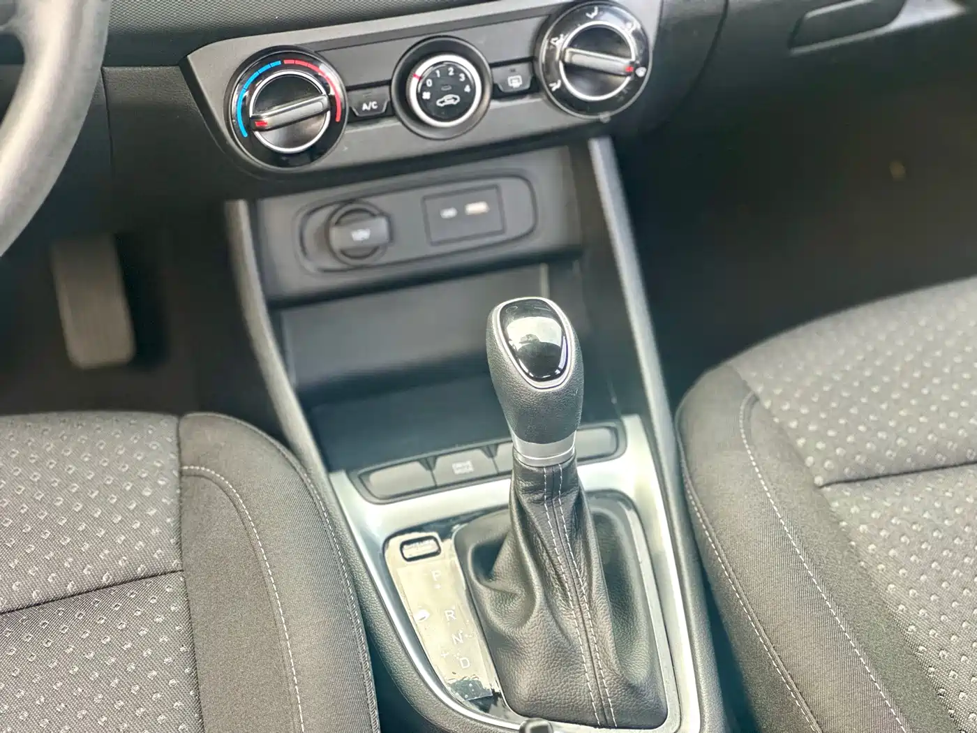 Hyundai Elantra 2018 1.6L Automatic Pleasing Edition GL China VI фото 35