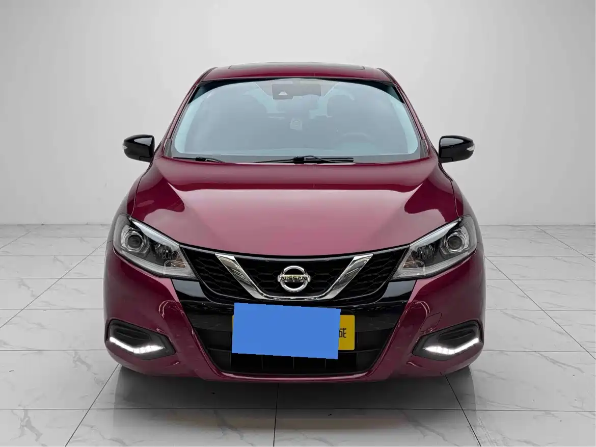Фото 2 - Nissan Tiida