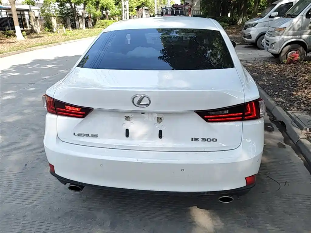 Lexus IS 2015 200t F SPORT фото 6