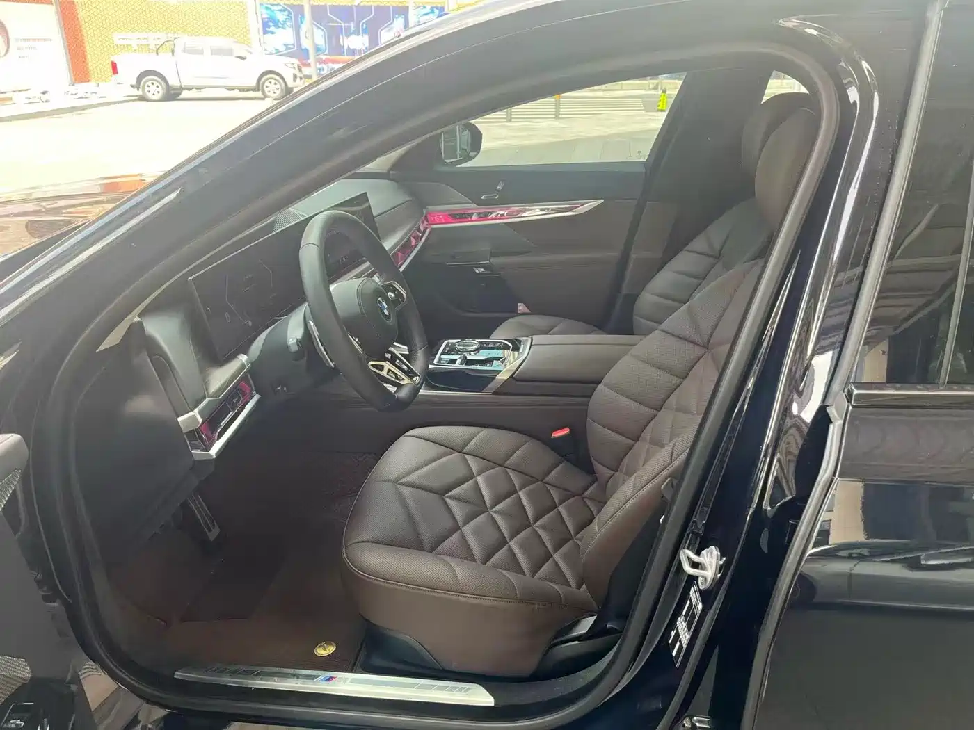 BMW 7 Series 2023 Model 735Li M Sport Package фото 7