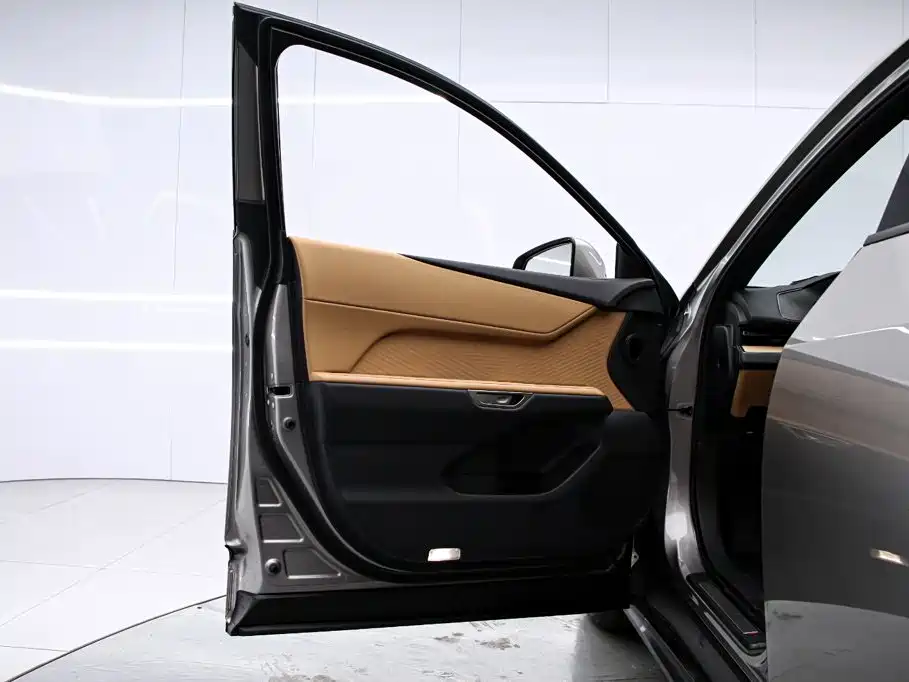 Lexus ES 2026 2025 Model 300h Base Version