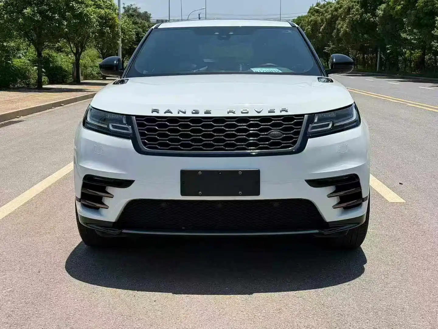 Фото 2 - Land Rover Range Rover Velar