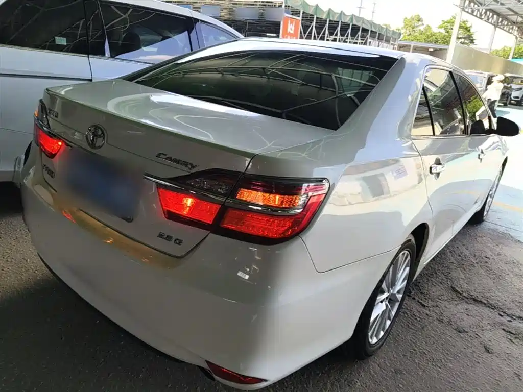 Toyota Camry 2015 2.5G Luxury Navigation Edition фото 7