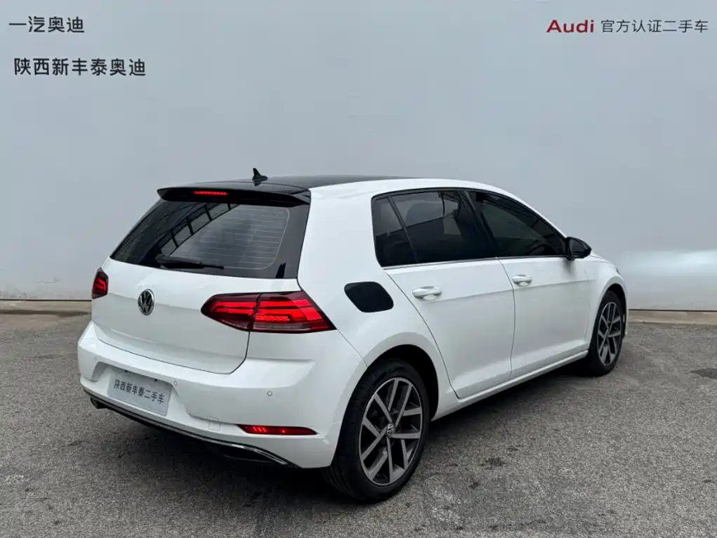 Фото 5 - Volkswagen Golf