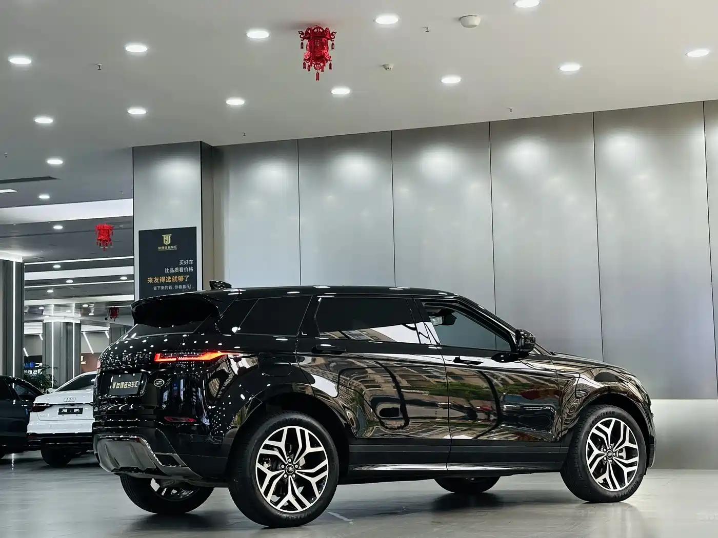 Land Rover Range Rover Evoque 2024 Range Rover Evoque L 249PS Light Master Edition фото 7
